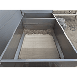 Afstrooiunit geschikt voor het afstrooien van trays, bakken of potten met substraat/bark.