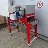 Afstrooiunit geschikt voor het afstrooien van trays, bakken of potten met substraat/bark.